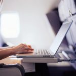 ¿Puedes llevar un iPad en un avión?